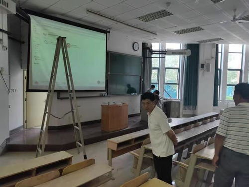 開(kāi)學(xué)前多媒體設(shè)備全面檢查確保教學(xué)順利進(jìn)行